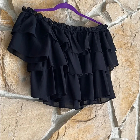 WAYF off shoulder ruffle black top - Picture 6 of 6
